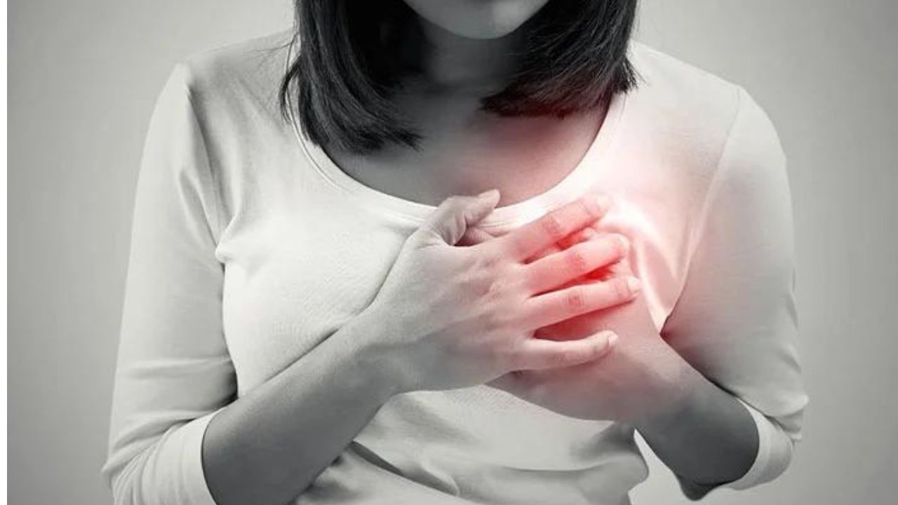 These are top 6 heart attack signs in women, doctor reveals.